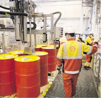  ?? ANDREY RUDAKOV/BLOOMBERG FILES ?? A machine fills barrels with lubricant oil at the Royal Dutch Shell Plc plant in Torzhok, Russia. Oil has seen a 25-per-cent decline over the past five weeks.