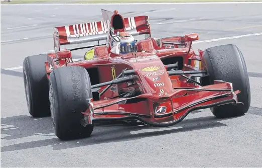  ??  ?? El tester probó los autos de todos los grandes pilotos desde 1974, excepto el del gran Gilles Villeneuve