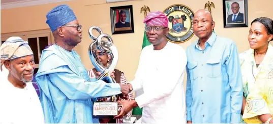  ?? ?? Lagos State Governor, Mr Babajide Sanwo-Olu (third right), being presented a souvenir by Executive members of Lagos Legislator­s Forum, Hon. Rasheed Fashina (second left) and Hon Yahaya Dosunmu (left), during the Forum’s congratula­tory visit to the Governor, at the Lagos House, Marina, on Wednesday, 19 April 2023. With them: APC Lagos chairman, Hon Cornelius Ojelabi (second right) and Special Adviser, Office of Civic Engagement, Princess Aderemi Adebowale (right).