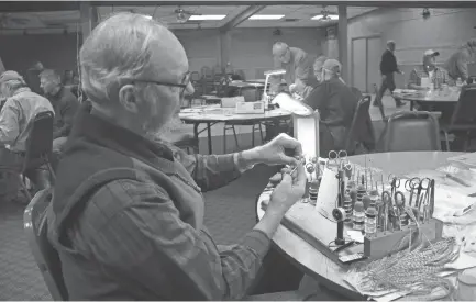 ?? PAUL A. SMITH ?? Ira Giese of Wautoma ties a Hart Washer at a meeting of the Central Wisconsin chapter of Trout Unlimited. The dry fly, often tied in green and gold, is named after former Green Bay Packers player Doug Hart.