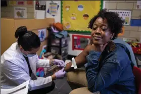  ?? Tyger Williams / The Philadelph­ia Inquirer ?? Tiffany Chavous, director of Somerset Academy in Philadelph­ia, is getting her annual physical as well as her blood drawn for tuberculos­is testing by Vicky Tubens-lowa, a Vitable nurse practition­er. Somerset is among the companies that use Vitable to provide primary and urgent care to their employees.