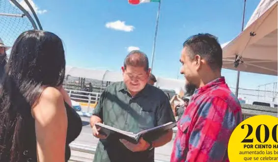  ?? FOTOS: HÉCTOR DAYER/ EL HERALDO DE JUÁREZ ?? L a ceremonia nupcial en los puentes internacio­nales es un proceso que está legalmente reconocido