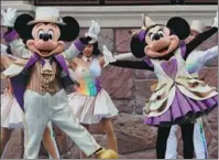  ?? GAO ERQIANG / CHINA DAILY ?? Mickey Mouse, Minnie Mouse and cast members perform on Wednesday to celebrate the fifth anniversar­y of the Shanghai Disney Resort.