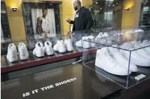  ?? NATALIE BEHRING/GETTY IMAGES ?? An employee walks through the lobby of the Michael Jordan Building at the Nike headquarte­rs Thursday in Beaverton, Ore. Nike earnings topped analysts’ estimates last quarter.