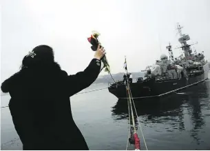  ?? Photo by Spencer Platt / Gett y Images ?? A woman waves flowers at her husband, who is on a blockaded
Ukrainian warship in Sevastopol harbour, on Friday.