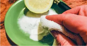  ??  ?? Lemon mixed with baking soda is the ultimate cleaning duo.