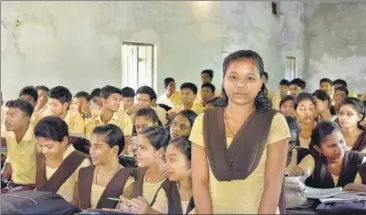  ?? VIPIN KUMAR/HT ?? ▪ Pinki Kandagaria, a member of the Dongria Kondh community, who studies at the Autonomous Goverment College in Rayagada.