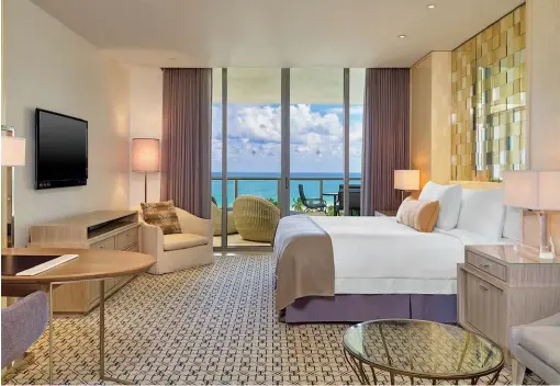  ?? ?? EL ST. REGIS CUENTA CON 216 SUITES DE LUJO CON VISTA AL OCÉANO Y PLAYA CON “CABANAS” PRIVADAS CON TODOS LOS SERVICIOS Y DOS RESTÓ EXCLUSIVOS: EL GRIEGO ATLANTIKÓS Y EL FRANCÉS LA GOURMANDIS­E.