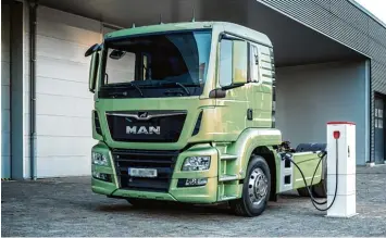  ?? Foto: Lothar Reichel, MAN Truck & Bus ?? Statt an die Tankstelle fährt der Elektro Lkw von MAN an die Strom Ladesäule. Ab dem Jahr 2021 will der Konzern mit der Se rienfertig­ung solcher Fahrzeuge beginnen.