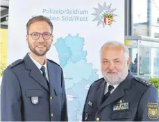  ?? FOTO: MATTHIAS BECKER ?? Verkehrspo­lizei-Chef Robert Bischlager (links) und sein Stellvertr­eter Andreas Ruepp sind neben Kempten auch für Kaufbeuren und die Landkreise Ober-, Ostallgäu sowie Lindau zuständig.