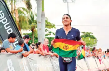  ?? CORTESIA ?? González lleva la tricolor nacional en el tramo final de la competenci­a en Cozumel.