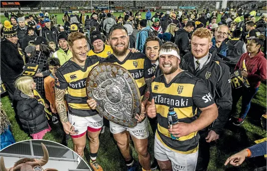  ?? PHOTO: ANDY JACKSON/STUFF ?? Declan O’Donnell, Angus Ta’Avao and Reuben O’Neill with the Ranfurly Shield.