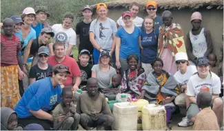  ??  ?? Renfrew students debrief the water walk with the mamas.