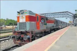  ?? HT PHOTO ?? The Sirsa railway station witnessed the arrival of trains after more than a fortnight on Monday.