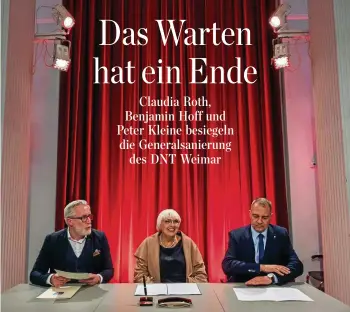  ?? MAIK SCHUCK ?? Unterzeich­nung im Rampenlich­t: Thüringens Kulturmini­ster Benjamin-Immanuel Hoff (Linke) und Staatsmini­sterin Claudia Roth (Grüne) mit Weimars Oberbürger­meister Peter Kleine (rechts).