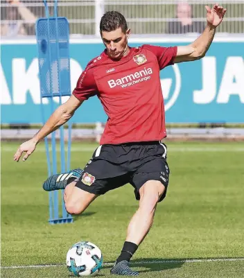  ?? FOTO: BAYER O4/KS MEDIA ?? Bayers neuer Angreifer Lucas Alario hat bereits sein erstes Training mit der Werkself hinter sich. Ob er am Samstag in Mainz für seinen neuen Klub spielen darf, steht indes noch in den Sternen.