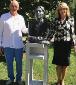  ??  ?? Ambassador Patricia O’Brien and Michael Likierman with Vera Klute’s bust of Eileen Gray.