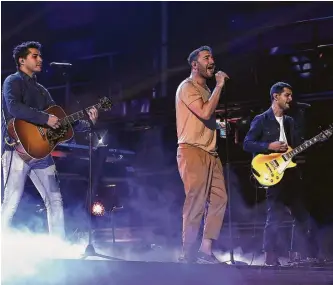  ?? Univisión ?? Reik, durante un ensayo para los Premios Lo Nuestro a la Música Latina.