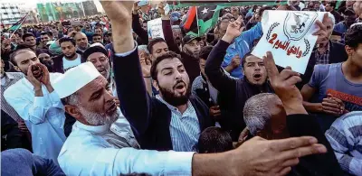  ?? (Afp/mahmud Turkia) ?? Proteste Migliaia di persone sono scese in piazza ieri nel centro di Tripoli per manifestar­e contro il generale Khalifa Haftar