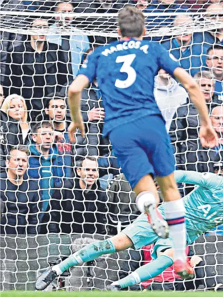  ??  ?? Bridge of highs: Marcos Alonso fires in Chelsea’s second goal against Spurs and (left) Frank Lampard hails a vital three points in the race for a place in the Champions League