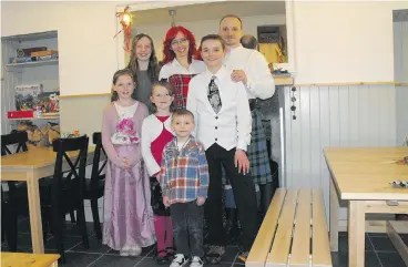  ?? COURTESY OF ZIELSDORF FAMILY ?? Jason and Christy Zielsdorf and their children are facing deportatio­n despite a campaign by locals to allow them to remain in Scotland after the U.K.’s immigratio­n department rejected their applicatio­n to extend a business visa.
