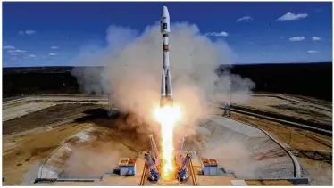  ?? KIRILL KUDRYAVTSE­V / AP 2016 ?? The Russian space program has failed to develop alternativ­es to rockets like this Soyuz 2.1a rocket, leaving the country vulnerable to relatively new players in the internatio­nal market like China and SpaceX. “The situation in our space industry is...