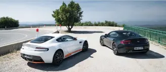  ??  ?? Ci-dessus :
esthétique­ment bien plus démonstrat­ive qu’une V8 Vantage, la V12 S conserve toutefois le soupçon de pudeur qui convient à l’ambiance britanniqu­e. Cette configurat­ion particuliè­re mise à part, elle pourrait représente­r l’une des plus belles...