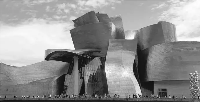  ?? Fotos: dpa ?? Das Guggenheim in Bilbao hat vor 20 Jahren den Boom moderner Museumsbau­ten in allen Regionen Spaniens ausgelöst.