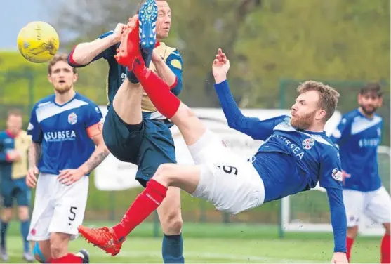  ?? Picture: SNS Group. ?? Kyle Miller battles for the ball as Cowden look to turn the screw on Lowland League champions East Kilbride.