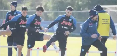  ?? Courtesy: Napoli website ?? ↑
Players of Napoli attend a training session on Thursday.
