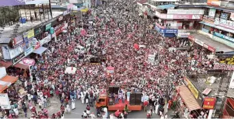  ?? SPECIAL ARRANGEMEN­T ?? Show of strength: A road show led by Annie Raja, CPI national leader and LDF candidate in the Wayanad Lok Sabha constituen­cy, at Kalpetta on Tuesday.