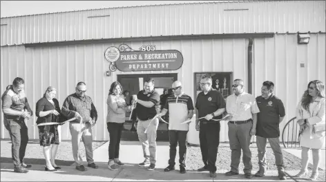  ?? LOANED PHOTO ?? MEMBERS OF SOMERTON’S CITY COUNCIL AND PARKS and recreation commission celebrate the installati­on of air conditioni­ng in Somerton’s community center.