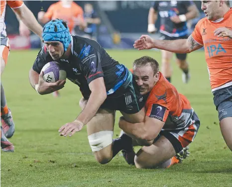  ??  ?? So skilful: Justin Tipuric scoring his sensationa­l try against Newcastle