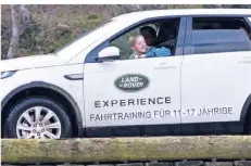  ?? FOTO: MIKKO SCHÜMMELFE­DER ?? Kinder und Jugendlich­e können beim Offroad-Fahrtraini­ng aufs Gaspedal drücken.