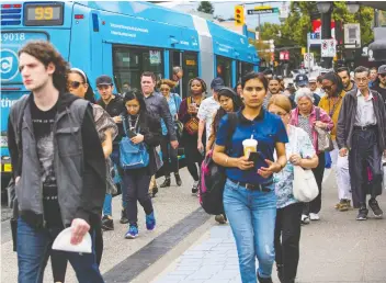  ?? FRaNCIS GEORGIAN/FILES ?? Tight electoral contests between the Liberals and Conservati­ves are taking place in multiple Metro Vancouver ridings where commuters brave transit lineups and congested highways daily.