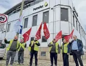  ?? ?? Energy workers on strike in Aberdeen.