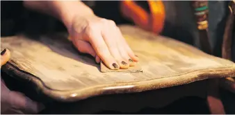  ?? GETTY IMAGES/ISTOCKPHOT­O ?? There are many inexpensiv­e ways to hide or reduce the appearance of scratches on wooden table tops.