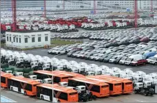  ?? LI JIN / CHINA DAILY ?? Cars, buses, and trucks waiting for shipping at Haitong port in Shanghai in June.