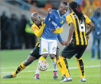  ?? Picture: GALLO IMAGES ?? HOLD UP: Willard Katsande, left, of Chiefs grabs Sundowns’ Khama Billet with Reneilwe Letsholony­ane looking on when the teams played out a goalless draw in January.