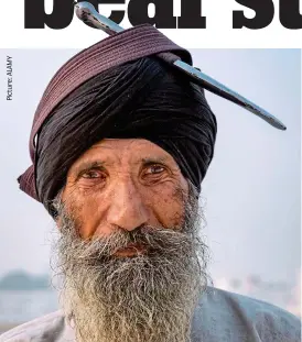  ??  ?? Armed: A Sikh pilgrim with a kirpan dagger in his turban