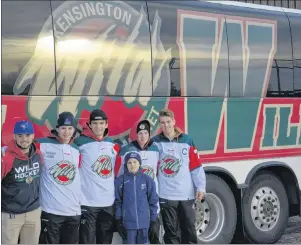  ?? SUBMITTED PHOTO ?? Cameron Hunter chats with Kensington Monaghan Farms Wild players, from right, captain Clark Webster, Landon Clow, Evan Gallant, Zac Arsenault and team official A.J. Cahill before boarding the team bus for Friday night’s game in Moncton, N.B. The Wild...