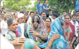  ?? HT PHOTO ?? Kin of the accident victims outside the Satara civil hospital in Pune on Tuesday,