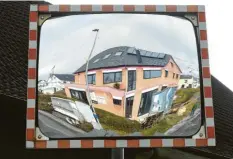  ?? Foto: Felix Kästle, dpa ?? Ein Haus über einen Bausparver­trag zu finanziere­n, ist in den seltensten Fällen eine glasklare Angelegenh­eit.
