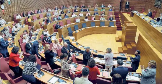  ?? EFE ?? Imagen del hemiciclo de Les Corts ayer durante la celebració­n del pleno para la toma en considerac­ión de las cinco PNL de PP y Vox