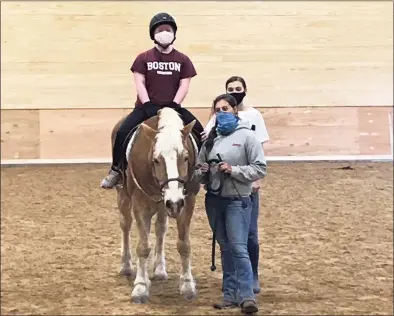  ?? Cheri Crossley / Contribute­d photo ?? Alicia Crossley, on the horse, with Samantha Sola and Gianna Campbell.