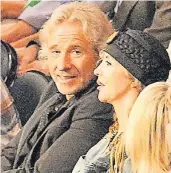  ?? FOTO: IMAGO ?? Prominenz am Ring: Thomas und Thea Gottschalk beim Kampf im Madison Square Garden.