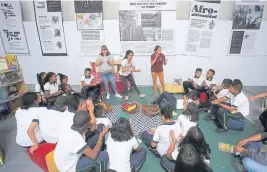  ??  ?? Durante el certamen se desarrolla­n diversos programas orientados a la lectura.