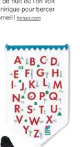  ??  ?? DÉCO UTILE Abécédaire imprimé sur du tissu pour apprendre, l'air de rien, les lettres sous leur forme majuscule et même en attaché. deuz.biz