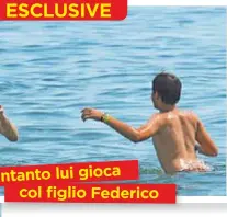  ??  ?? Intanto lui gioca col figlio Federico