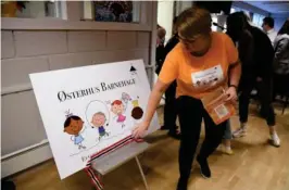  ?? ?? NY: Styrer ELisabeth Aas Klemmetsen kunne vise frem barnehagen­s nye logo. Foto: Martin Haugen